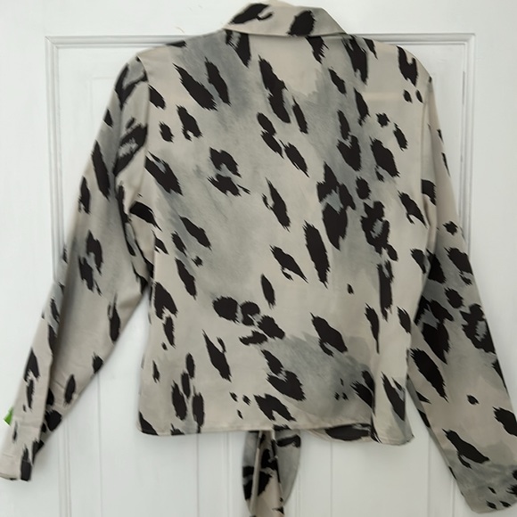 Express Woman's Animal Print Blouse - Picture 5 of 5